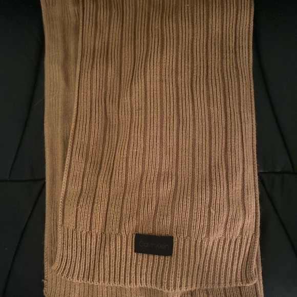 Calvin Klein scarf - Picture 2 of 2
